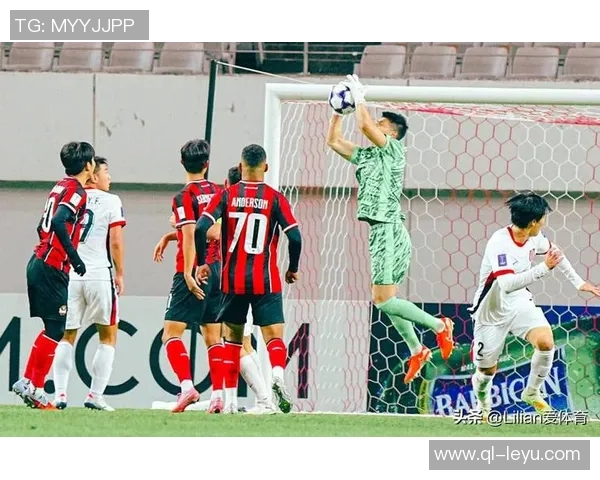 神奇扑救广岛三箭球员近距离头球攻门蹇韬极限反应将球捞出