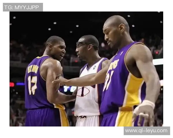 小斯重返赛场展现壮实身材太阳揭幕战再现昔日小霸王风采