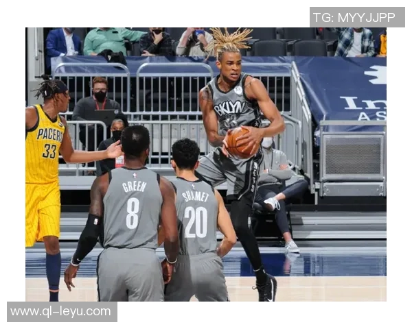 克拉克斯顿迎来生涯首次三双表现出色砍下18分11篮板12助攻可喜可贺