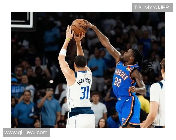 新赛季备战热潮来袭独行侠训练照展现浓眉冥想与弗拉格激情瞬间